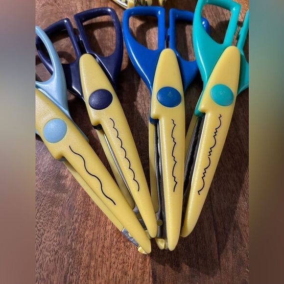 New Crafting Scissors. Set of 8. - Picture 2 of 3